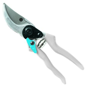 QUALITY SHEAR WITH AN ADJUSTABLE GEAR FOR TIGHT BLADE AND REPLACEABLE